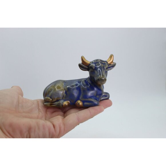 Vintage Hand-Painted Laying Nativity Cow Figurine - Picture 4 of 6